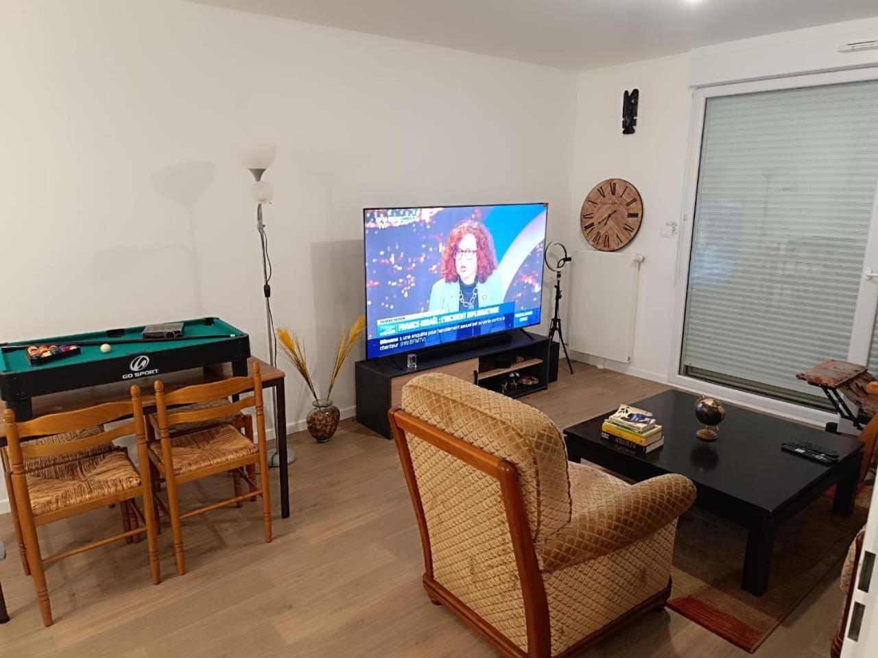 Bel Appartement Disponible 康弗兰斯·圣荷诺 外观 照片